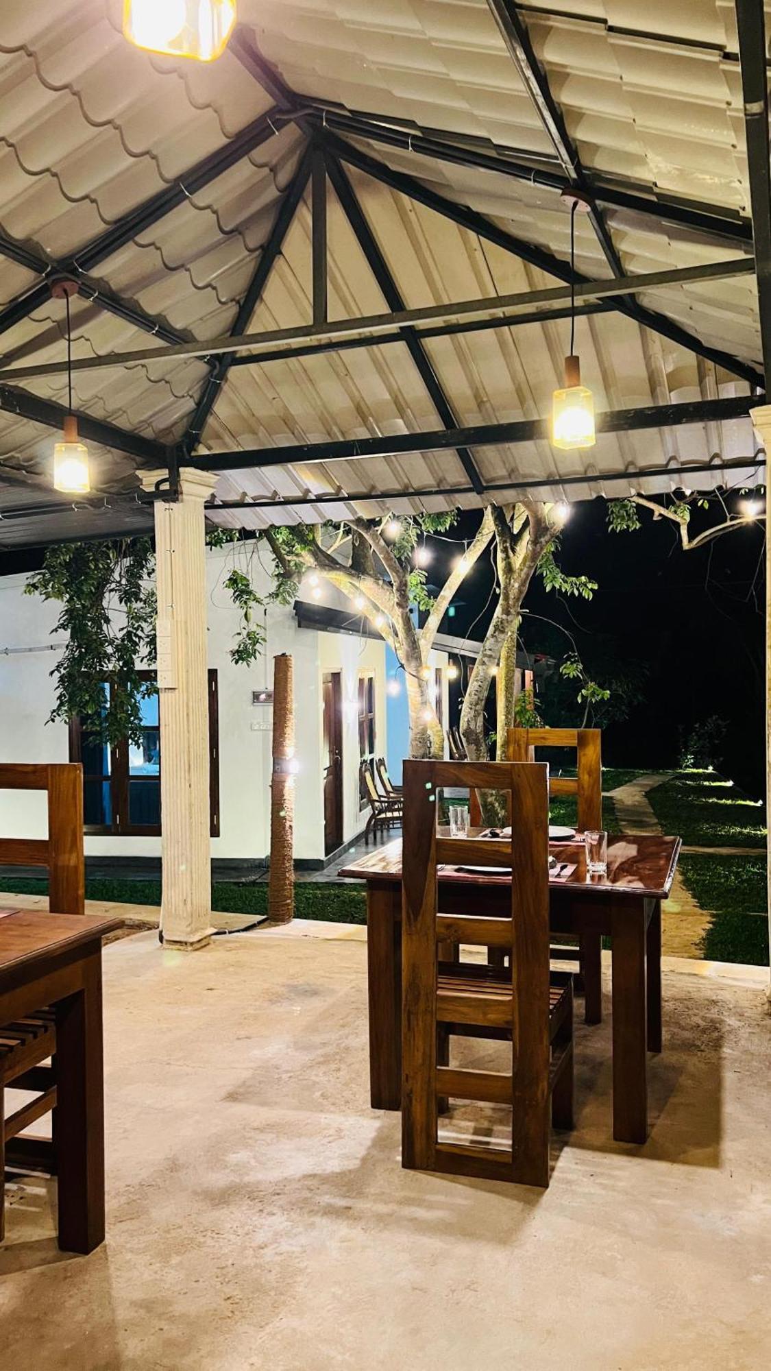 Udawalawa Safari Resort 우다왈라웨 외부 사진