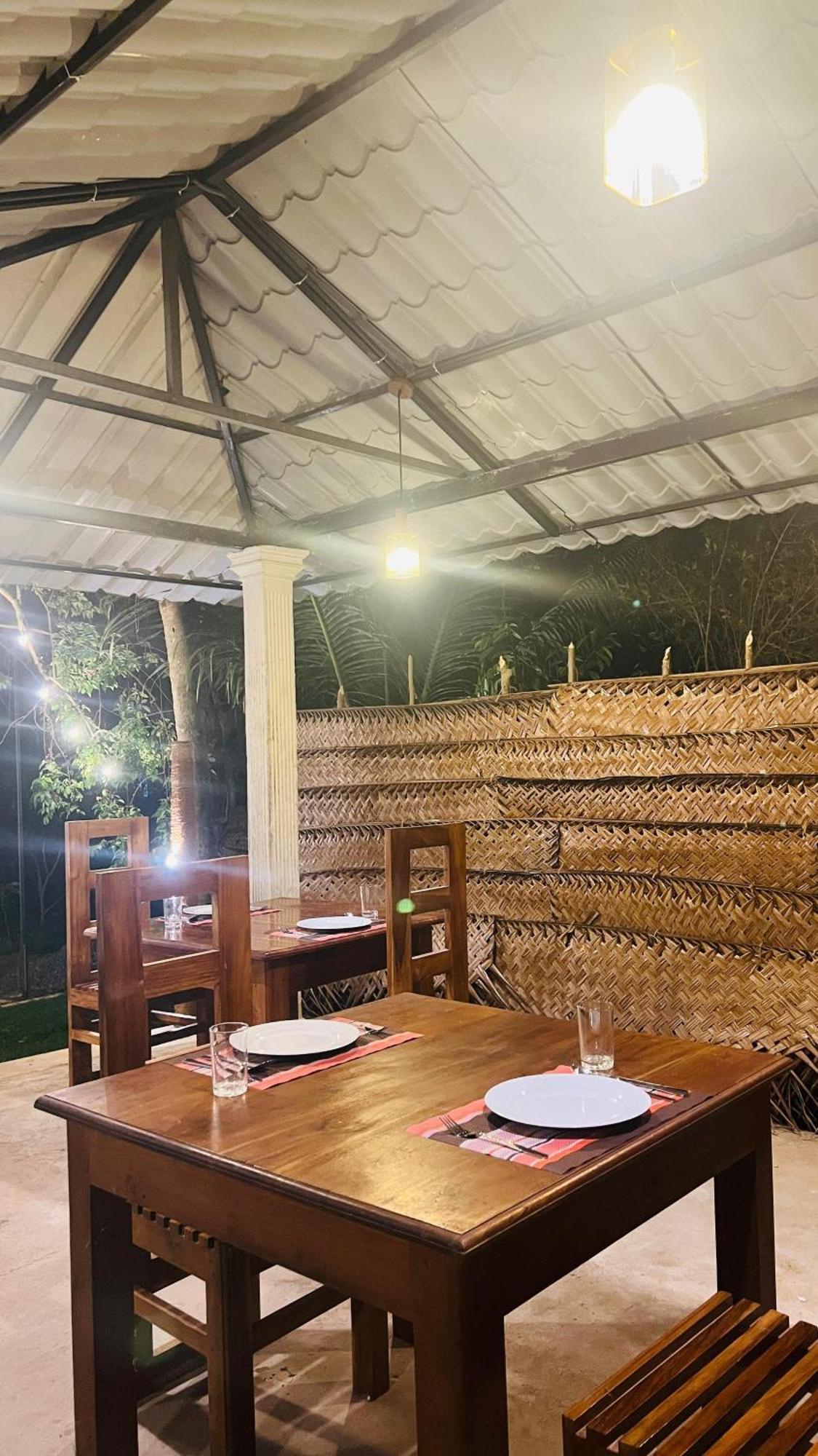 Udawalawa Safari Resort 우다왈라웨 외부 사진